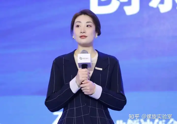 那个换掉王力宏代言的女人,开始接班娃哈哈了