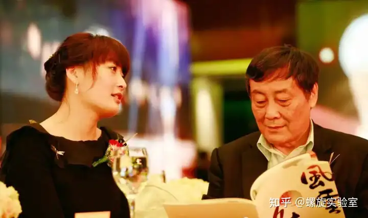 那个换掉王力宏代言的女人,开始接班娃哈哈了