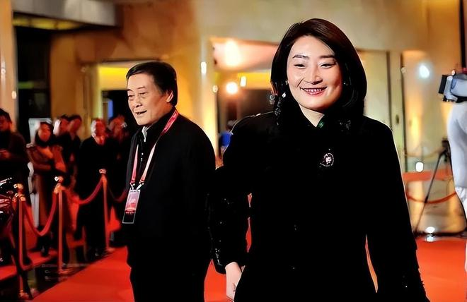 刚刚!宗庆后逝世:42岁宗馥莉接手娃哈哈,网友抢做上门女婿