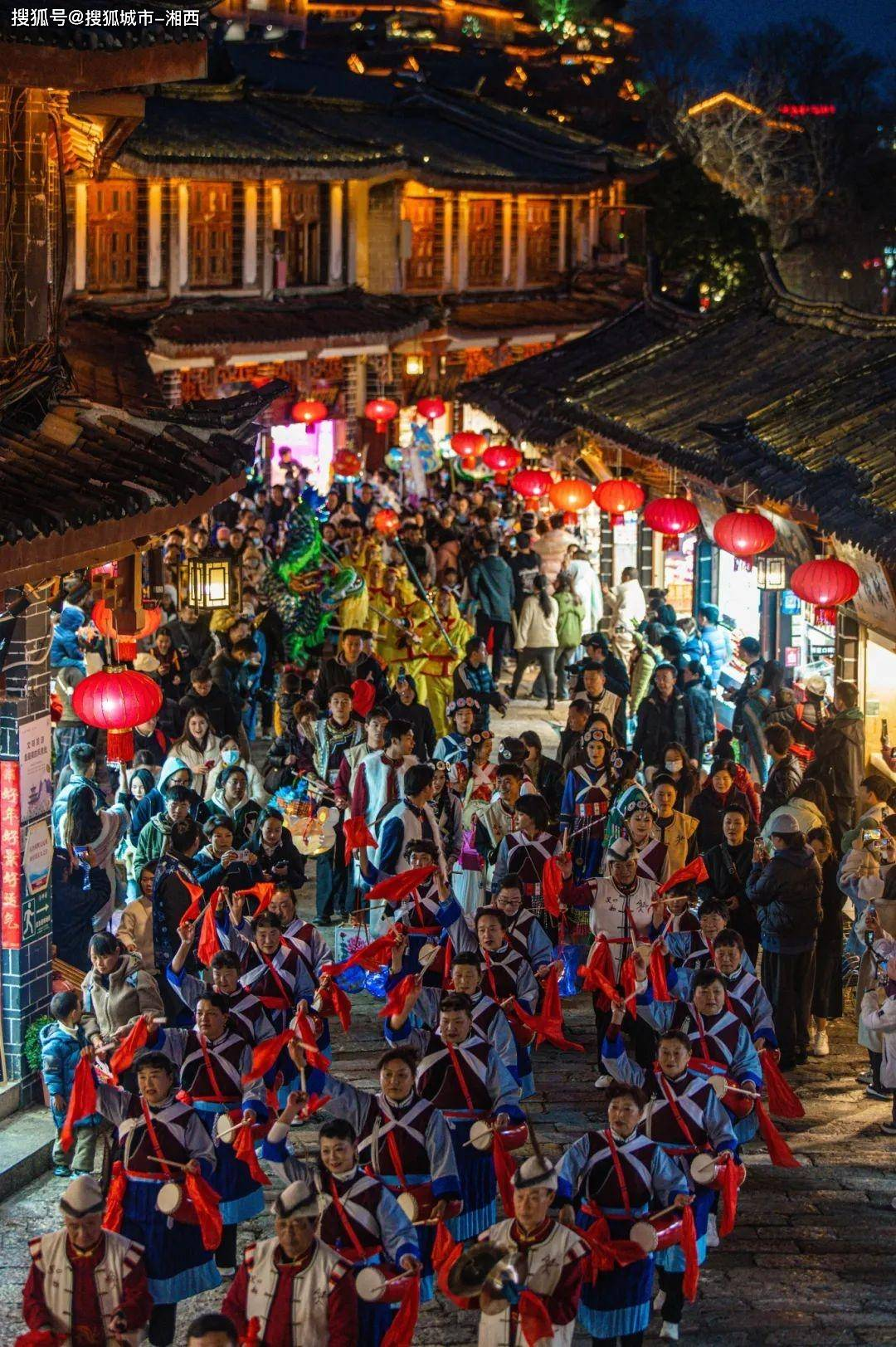 丽江古城浪漫元宵夜,此景只应天上有!