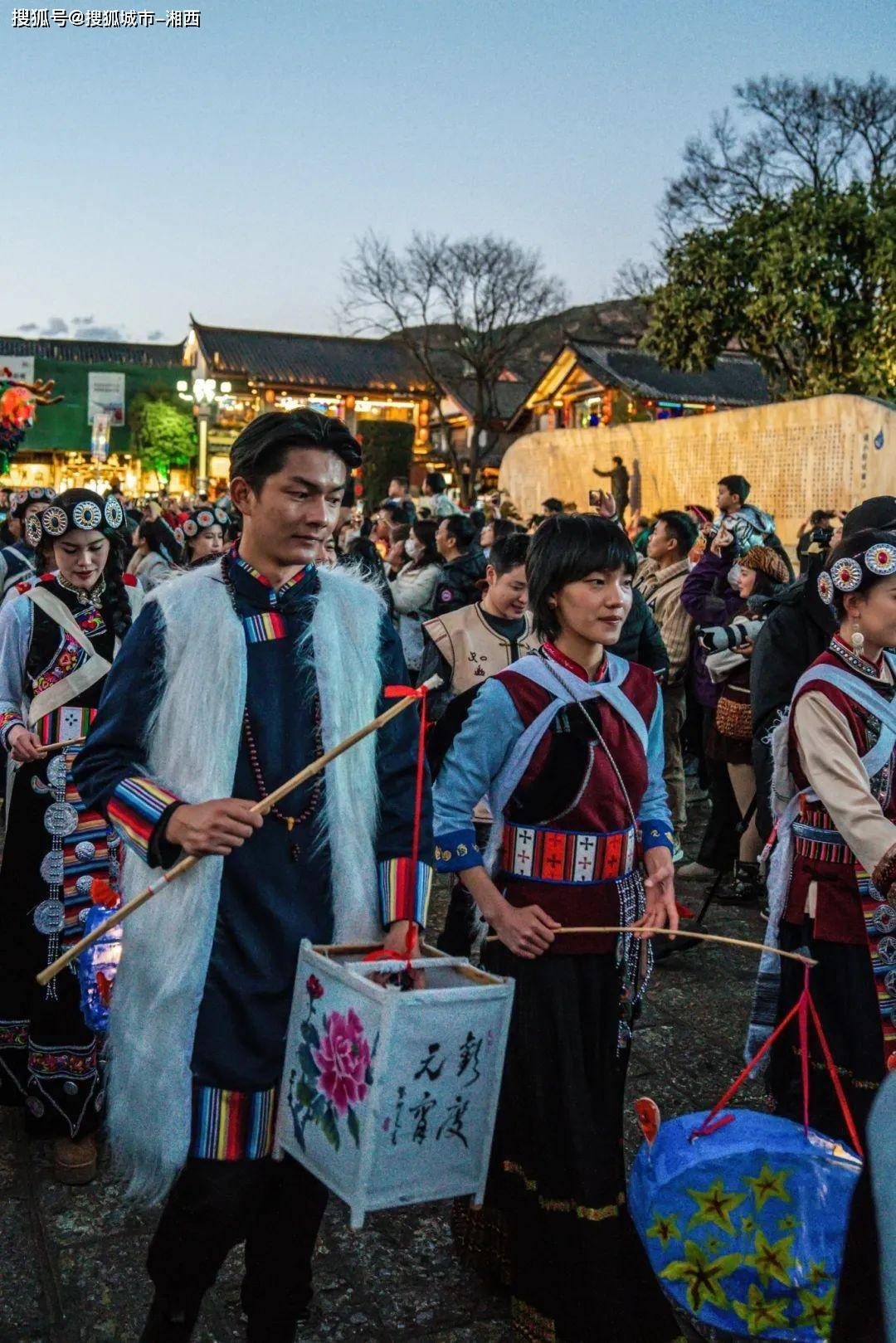 丽江古城浪漫元宵夜,此景只应天上有!