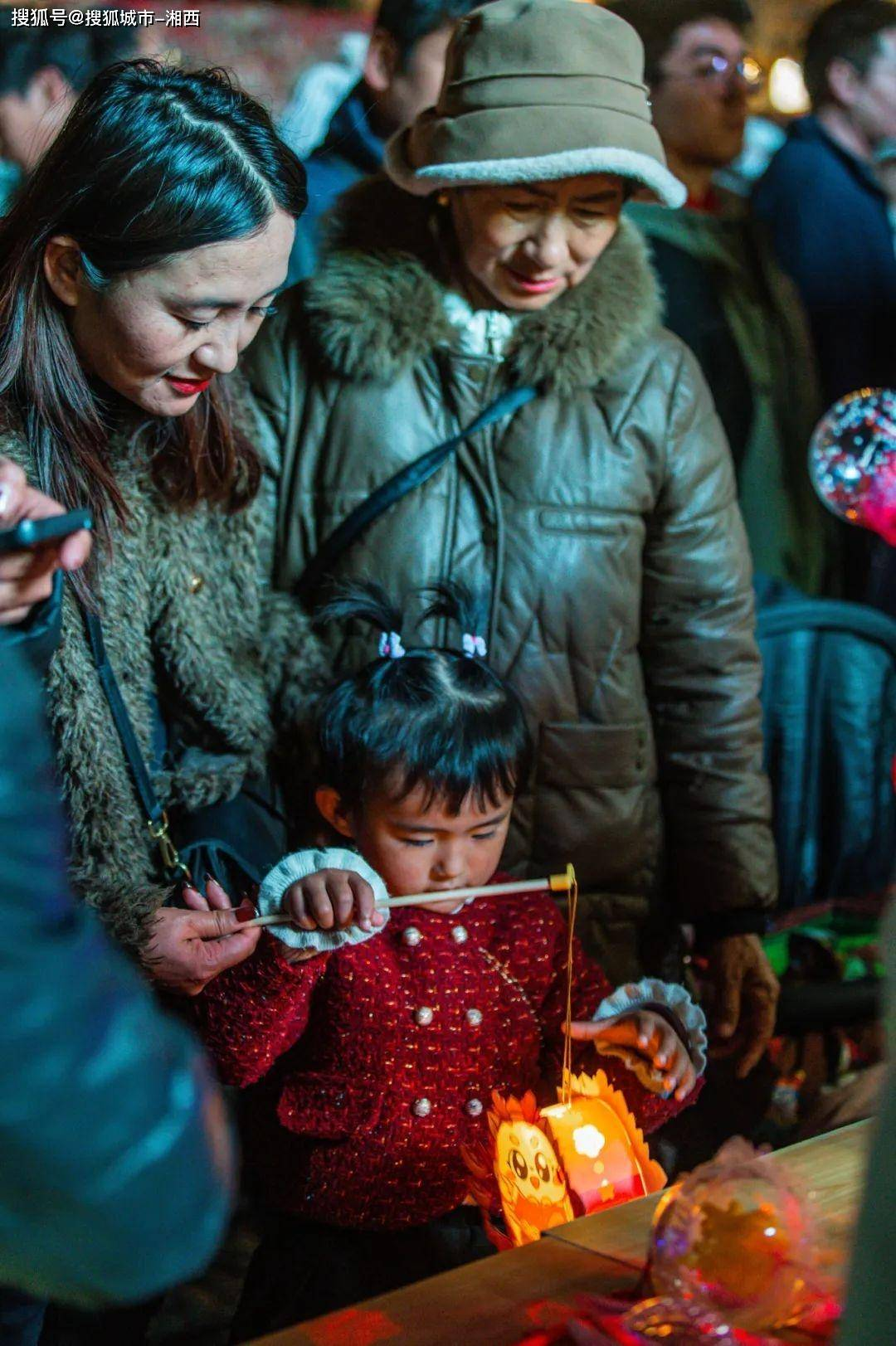 丽江古城浪漫元宵夜,此景只应天上有!