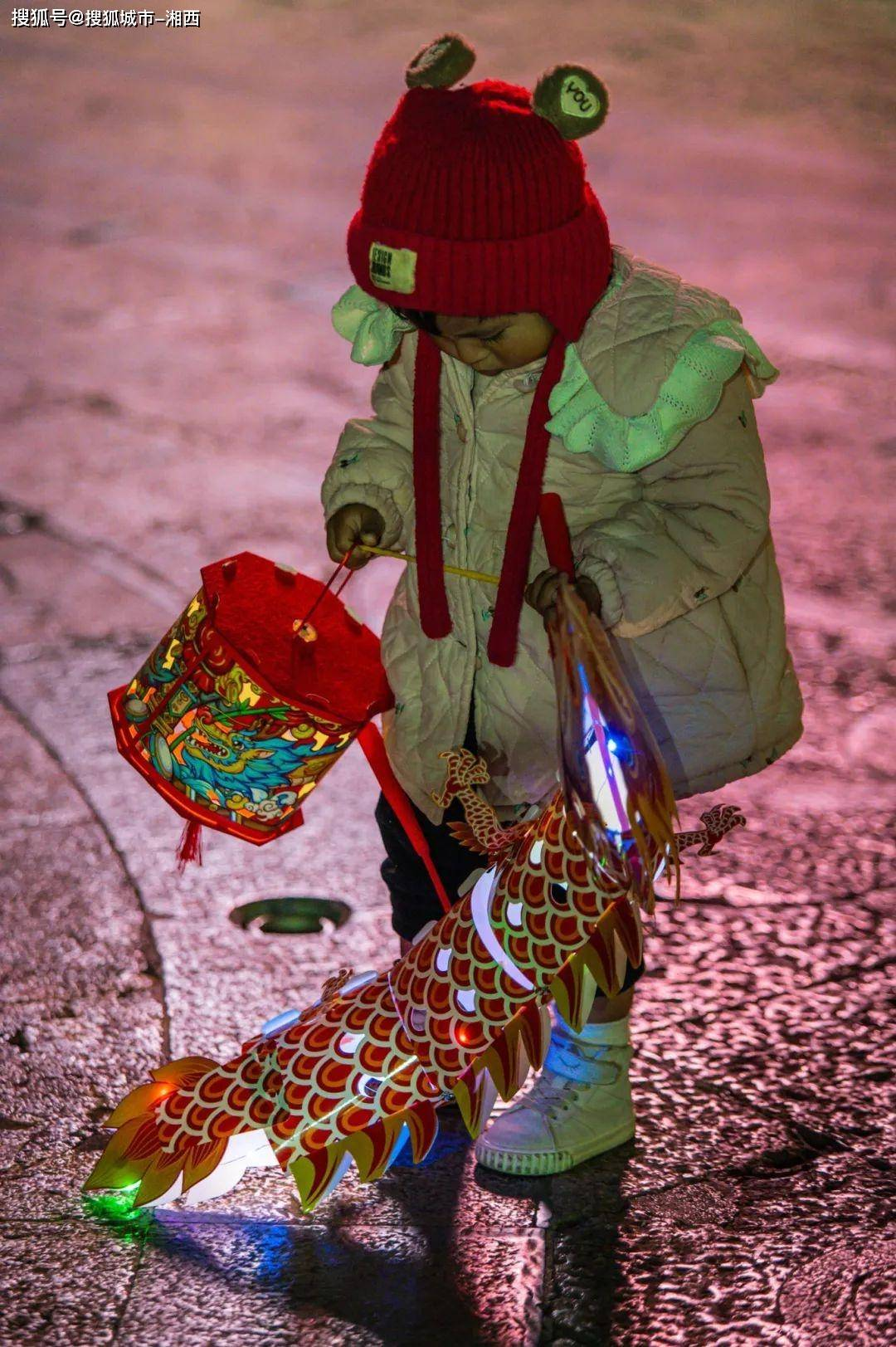 丽江古城浪漫元宵夜,此景只应天上有!