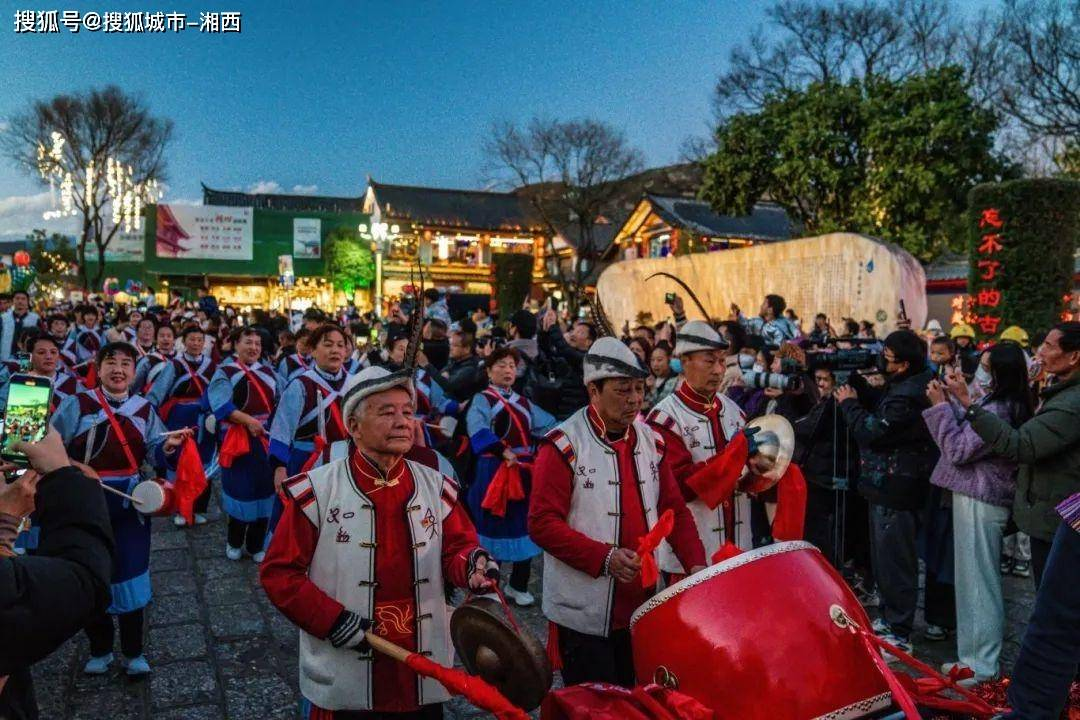 丽江古城浪漫元宵夜,此景只应天上有!
