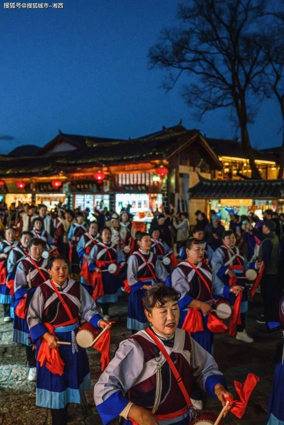 丽江古城浪漫元宵夜,此景只应天上有!