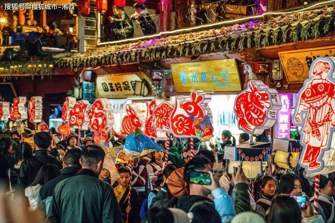 丽江古城浪漫元宵夜,此景只应天上有!