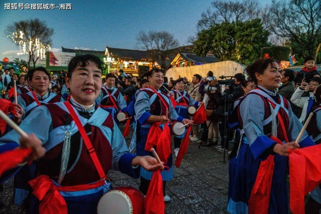 丽江古城浪漫元宵夜,此景只应天上有!