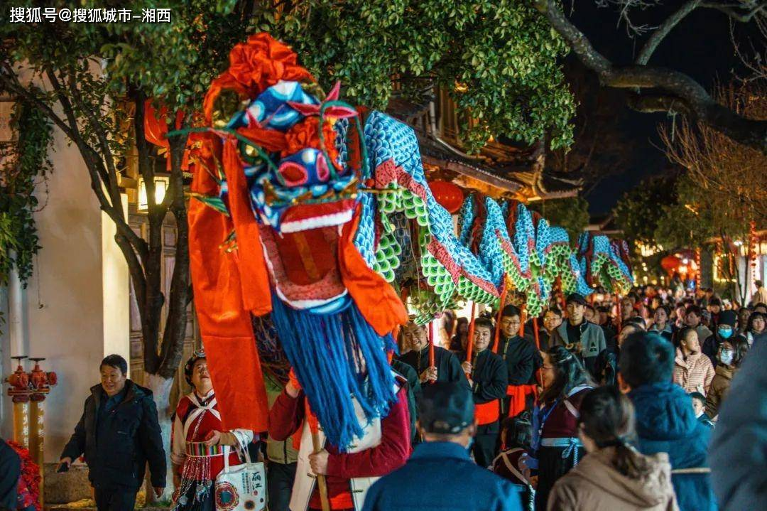 丽江古城浪漫元宵夜,此景只应天上有!