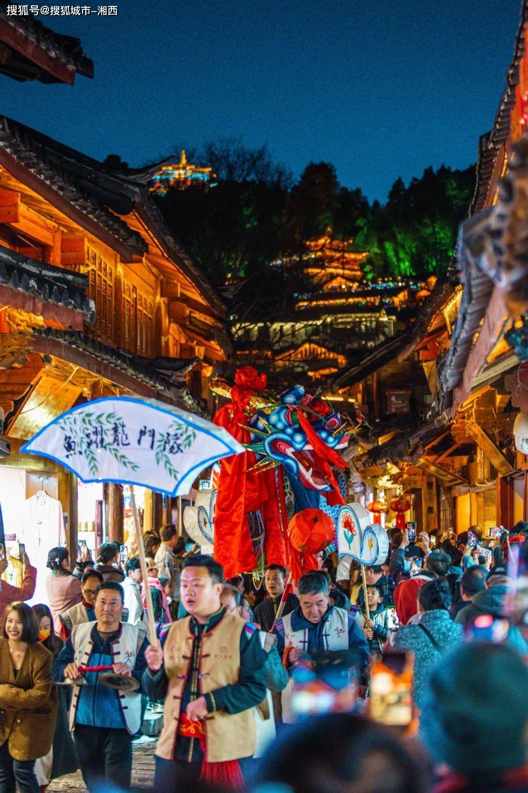 丽江古城浪漫元宵夜,此景只应天上有!