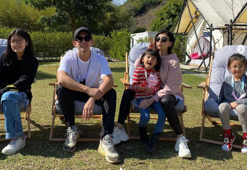 18岁梧桐妹在脸上玩刺青,新造型又惹争议,不过绘画作品很不错