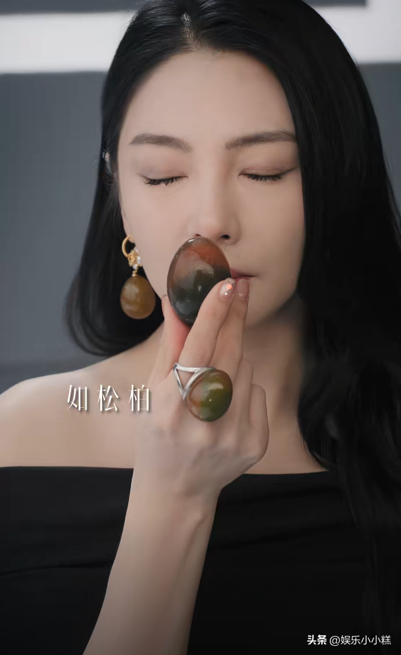 笑麻了,张雨绮连皮蛋都能代言成珠宝,我笑晕在评论区