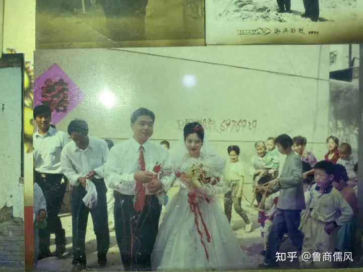 济南万隆倒闭后,我承包的超市18年没换招牌,致敬68岁创业的牛总