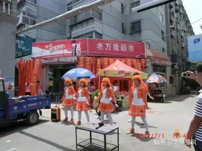 济南万隆倒闭后,我承包的超市18年没换招牌,致敬68岁创业的牛总