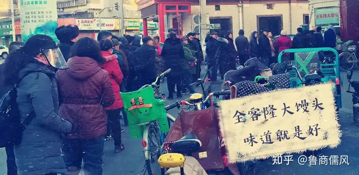 济南万隆倒闭后,我承包的超市18年没换招牌,致敬68岁创业的牛总