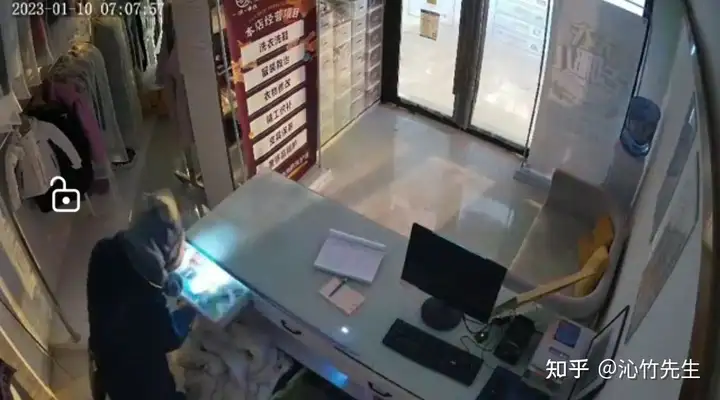 近日成都小偷横扫一条街,年关已至,难关难过