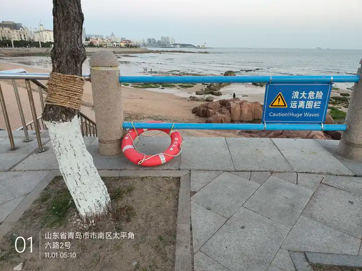 三亚网红沙滩致一家四口溺亡,事发时沙滩暗流汹涌,游客仍每天爆满,出行游玩应注意哪些?遇到危险如何自救?