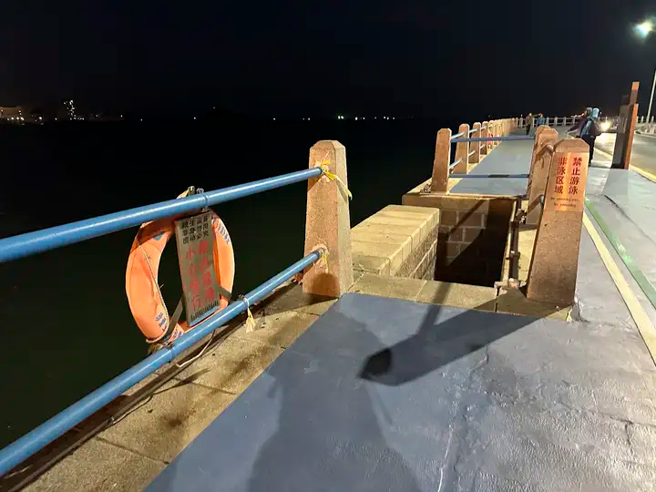 三亚网红沙滩致一家四口溺亡,事发时沙滩暗流汹涌,游客仍每天爆满,出行游玩应注意哪些?遇到危险如何自救?