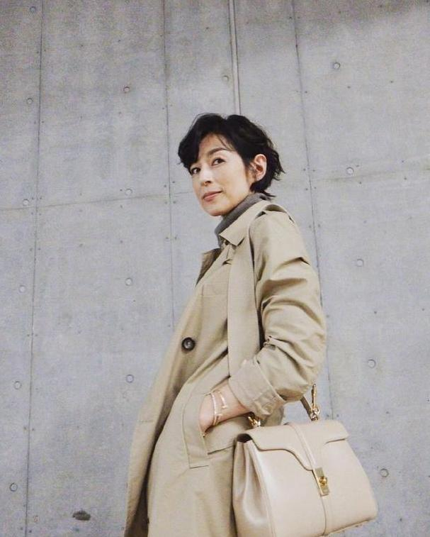 中年女人穿衣摆脱“大妈感”,4点“减龄妙招”,学会了超显气质