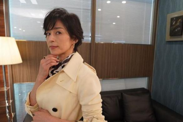 中年女人穿衣摆脱“大妈感”,4点“减龄妙招”,学会了超显气质