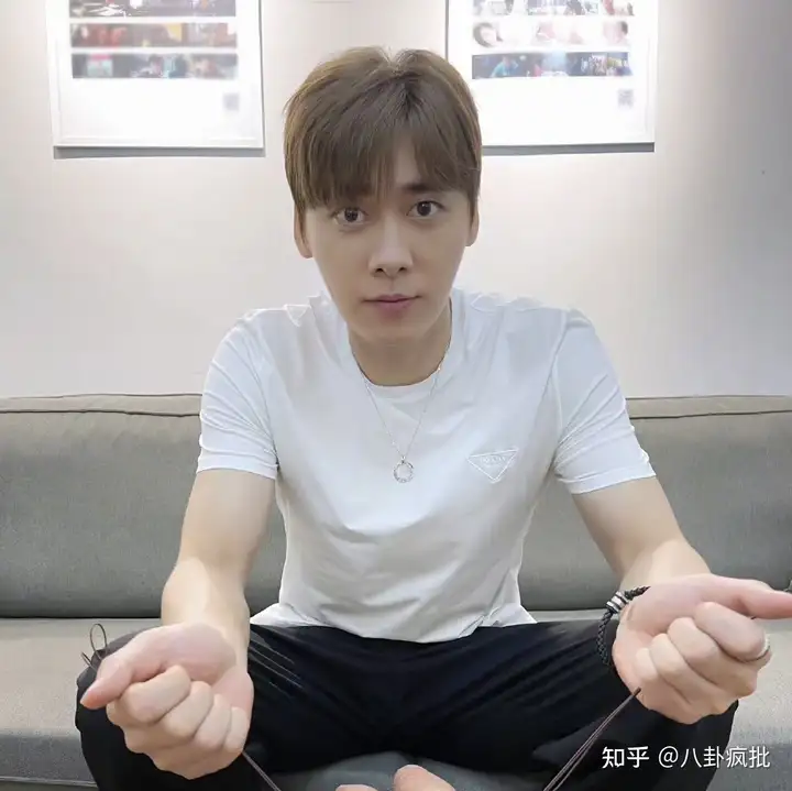 李易峰肇事逃逸?潘粤明女友?赵丽颖新剧必爆?红唇女星因瓜得福?