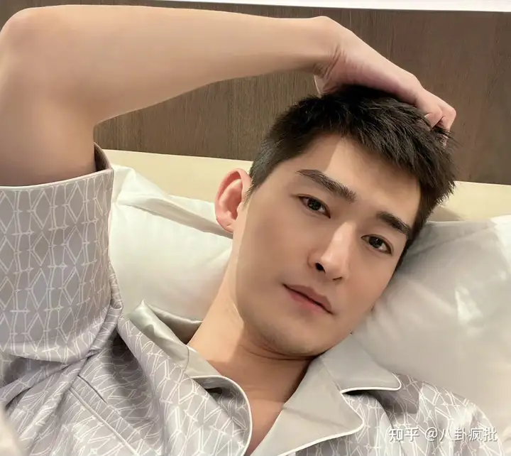 李易峰肇事逃逸?潘粤明女友?赵丽颖新剧必爆?红唇女星因瓜得福?