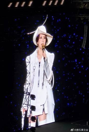 原创 邓紫棋天津演唱会:光年之外,孤独的光芒