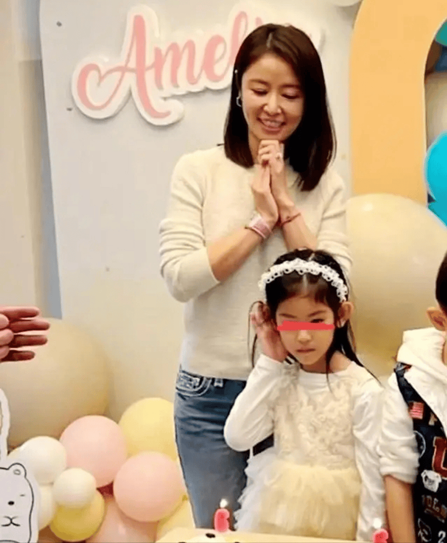 原创 好家伙!林心如晒母亲节礼物,7岁小海豚全英文表白令人赞叹!