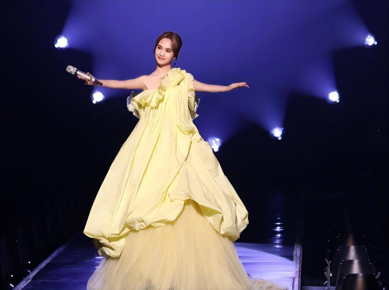 原创 《歌手2024》竟变那英历险记?看似节目被全网吐槽,实际大获全胜