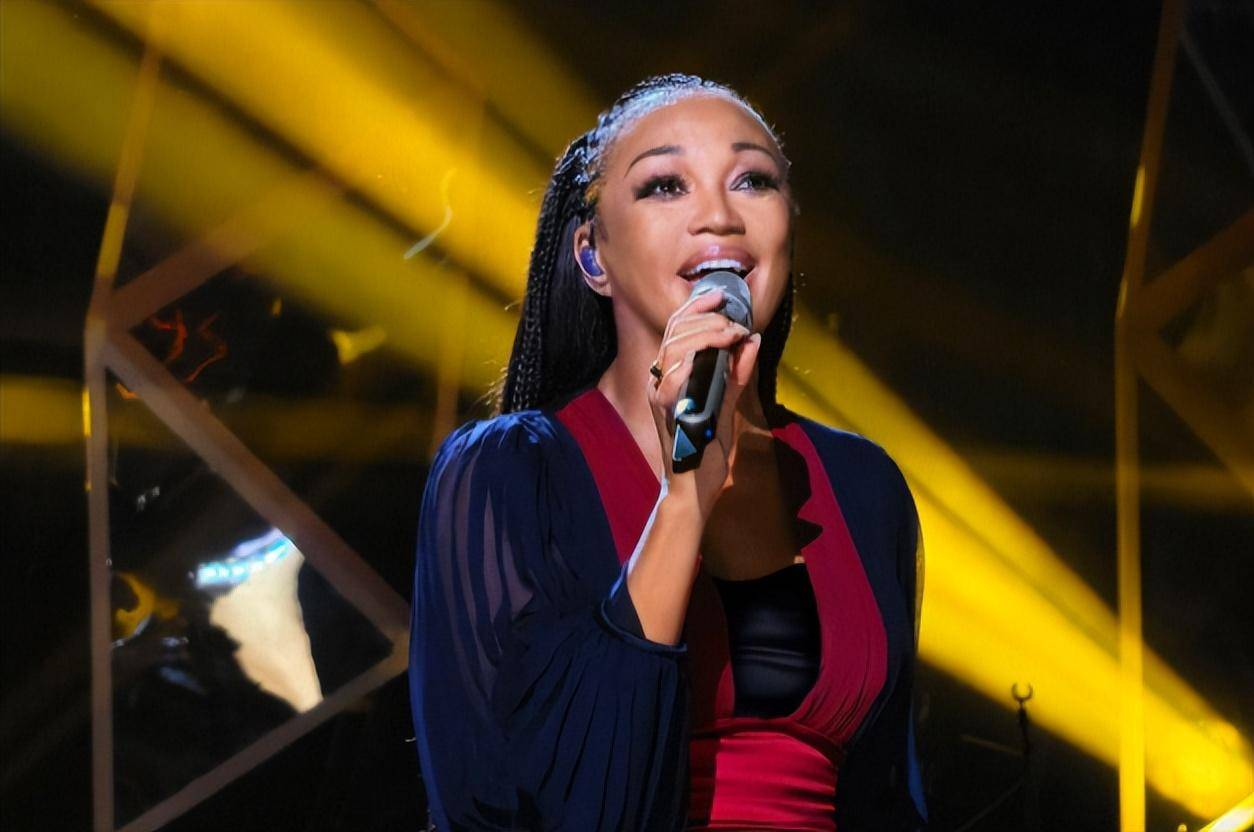 原创 《歌手2024》竟变那英历险记?看似节目被全网吐槽,实际大获全胜