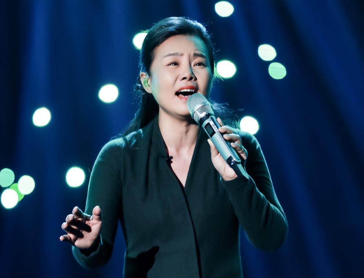 原创 《歌手2024》竟变那英历险记?看似节目被全网吐槽,实际大获全胜