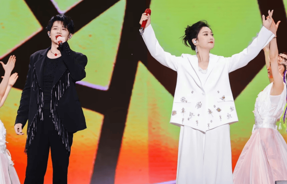 原创 《歌手2024》竟变那英历险记?看似节目被全网吐槽,实际大获全胜