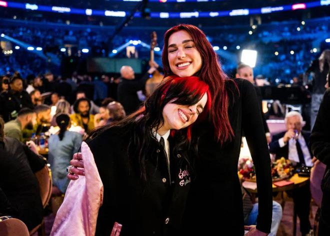 芭比围城,天后乱斗,2024格莱美“她”来了!