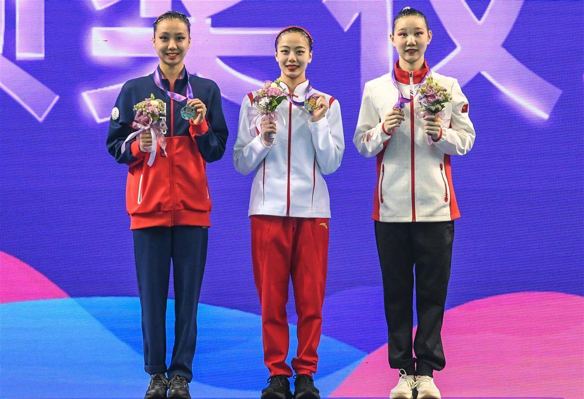 徐汇妍在全国花样游泳冠军赛上再摘一银
