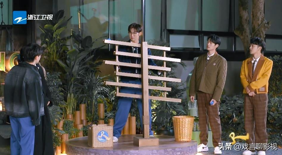 奔跑吧:大魔王周深清唱金曲,高情商巧妙化解尴尬,拉满节目看点