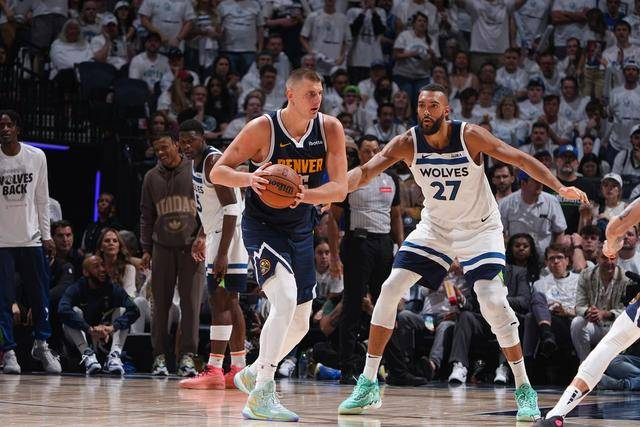 原创 约基奇35+7末节16分刷爆纪录,吊打森林狼双塔!戈登爱德华兹创神迹,穆雷立功