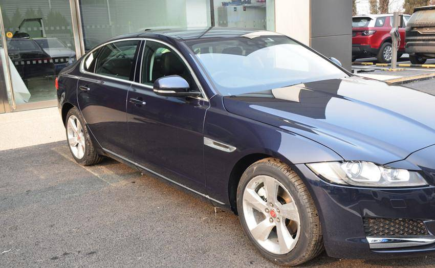 原创 价格“跳水”比奔驰E厚道!提速仅6秒,束手无措跌12万仍没人想要