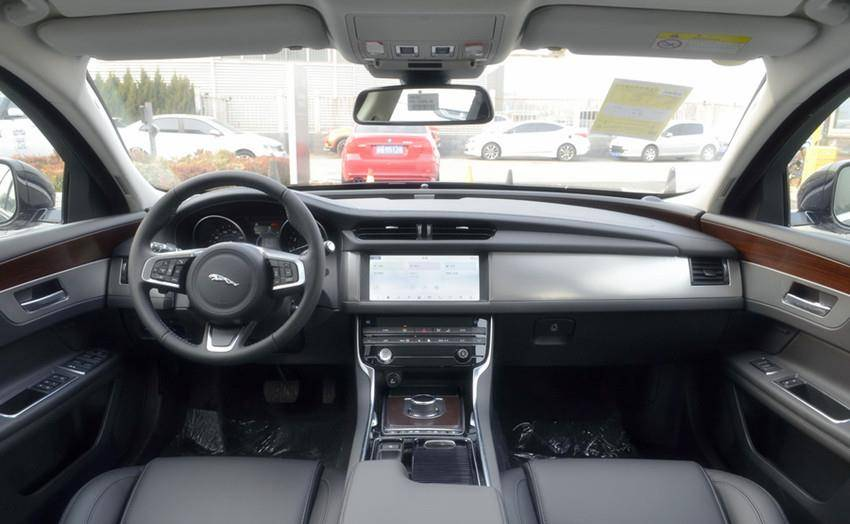 原创 价格“跳水”比奔驰E厚道!提速仅6秒,束手无措跌12万仍没人想要