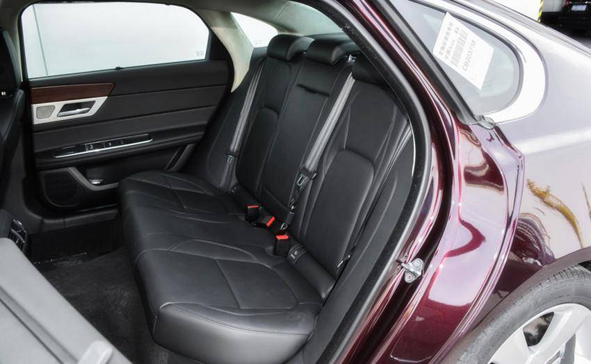 原创 价格“跳水”比奔驰E厚道!提速仅6秒,束手无措跌12万仍没人想要