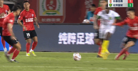 雪佛龙|亚泰1-1国安,杜健鑫吹罚引争议,阿布雷乌破门