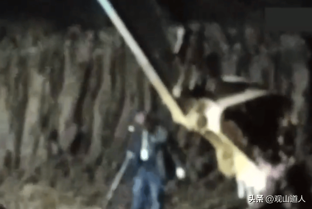 现实版"摸金校尉"?家中搜出了几百件文物,收废品大爷:都是捡的