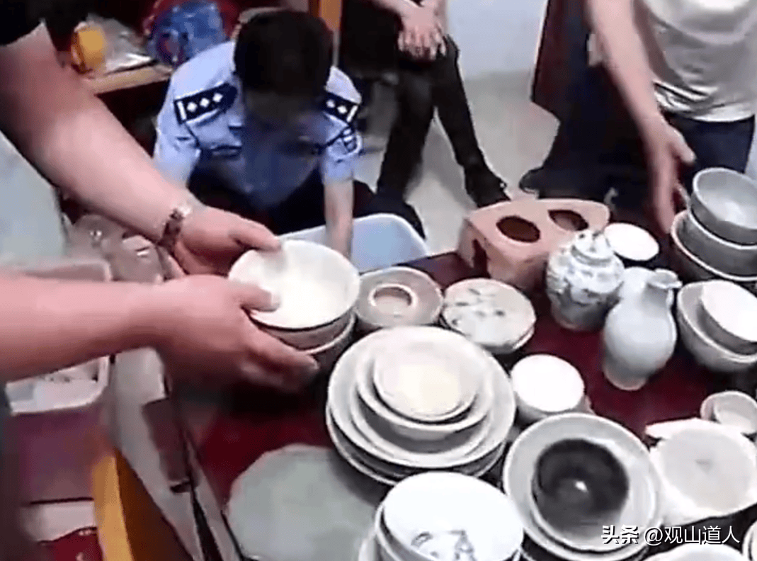 现实版"摸金校尉"?家中搜出了几百件文物,收废品大爷:都是捡的