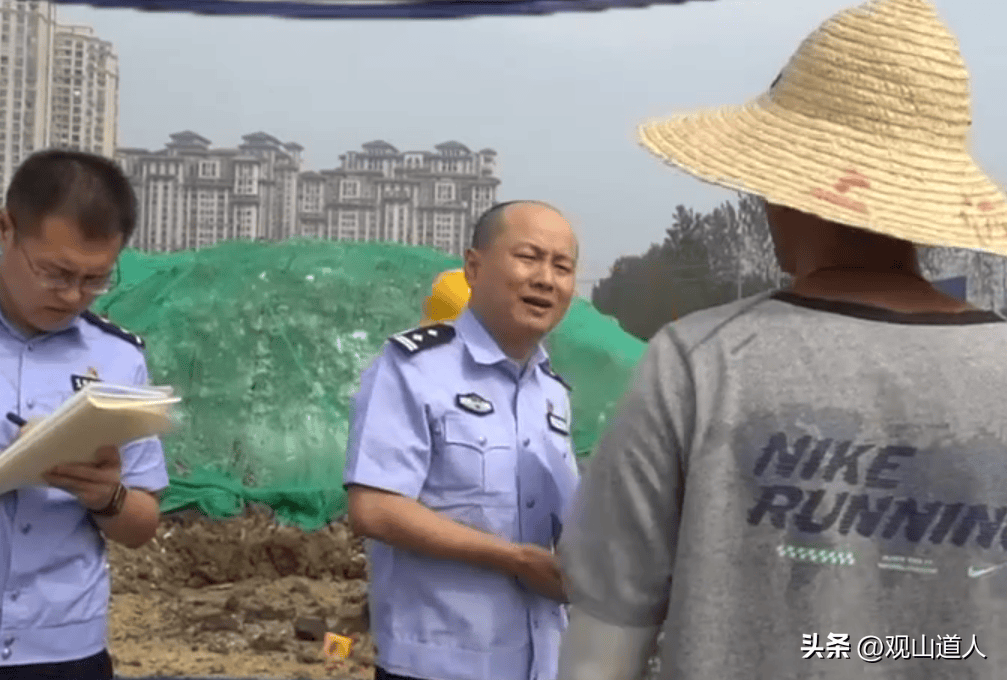 现实版"摸金校尉"?家中搜出了几百件文物,收废品大爷:都是捡的