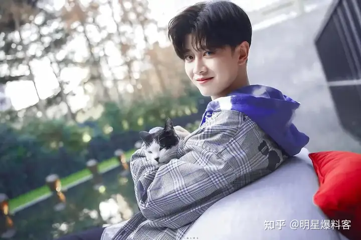 2022.5.20娱乐爆料:任嘉伦、肖战、王源、徐璐、巩俐、杨洋、陈伟霆、程潇、王鹤棣、侯明昊、刘涛、鲁豫、成毅、彭昱畅、谢娜、周迅、宁静