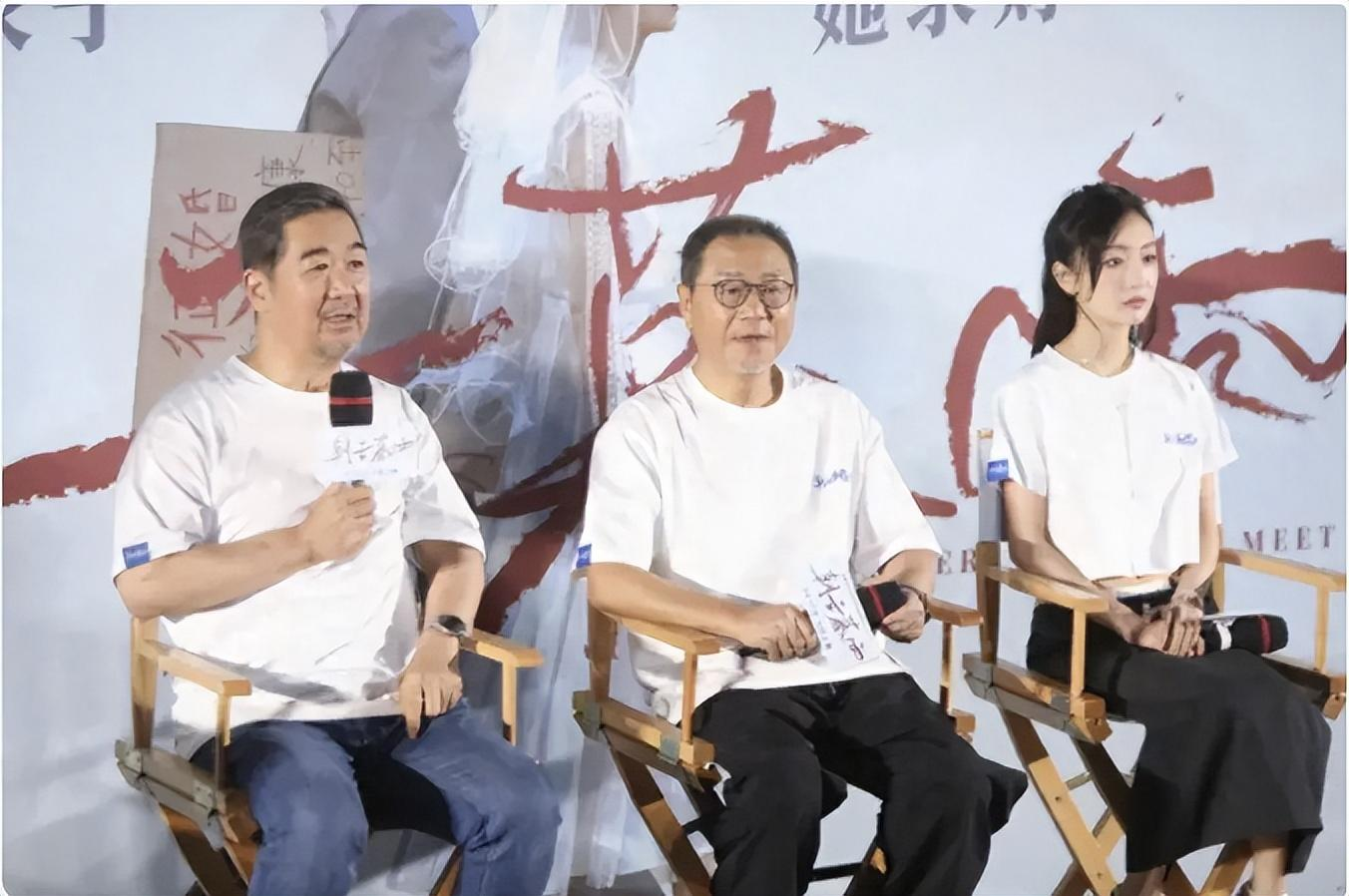 32岁周冬雨状态:穿露脐装留长发变漂亮了,新片和范伟演夫妻