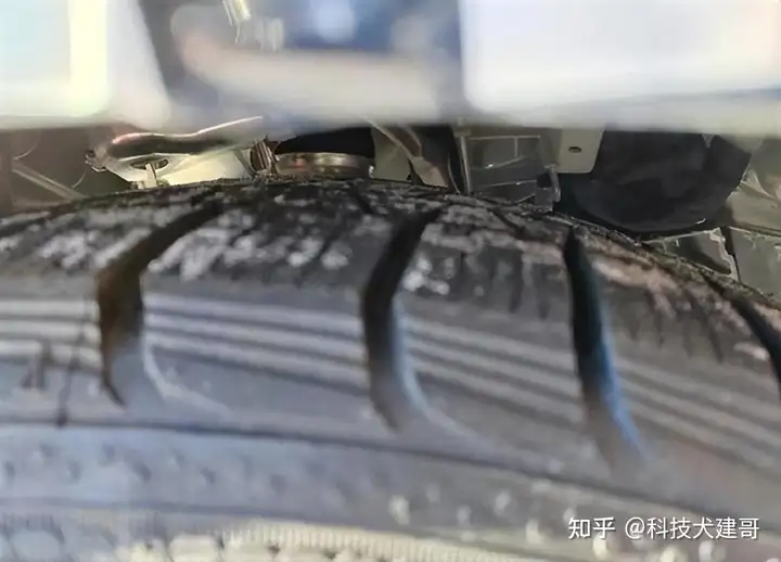 华为问界M9预计售价50万;腾势D9农村路况实测油耗5-6L