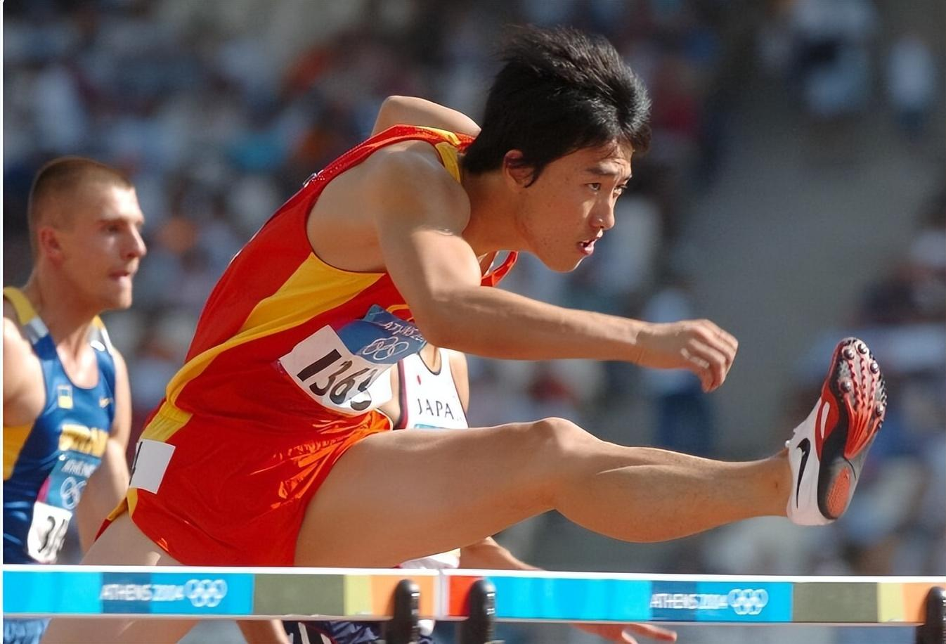 泪目!吴艳妮心疼刘翔当年被网暴:奥运冠军被骂,我只是全国冠军