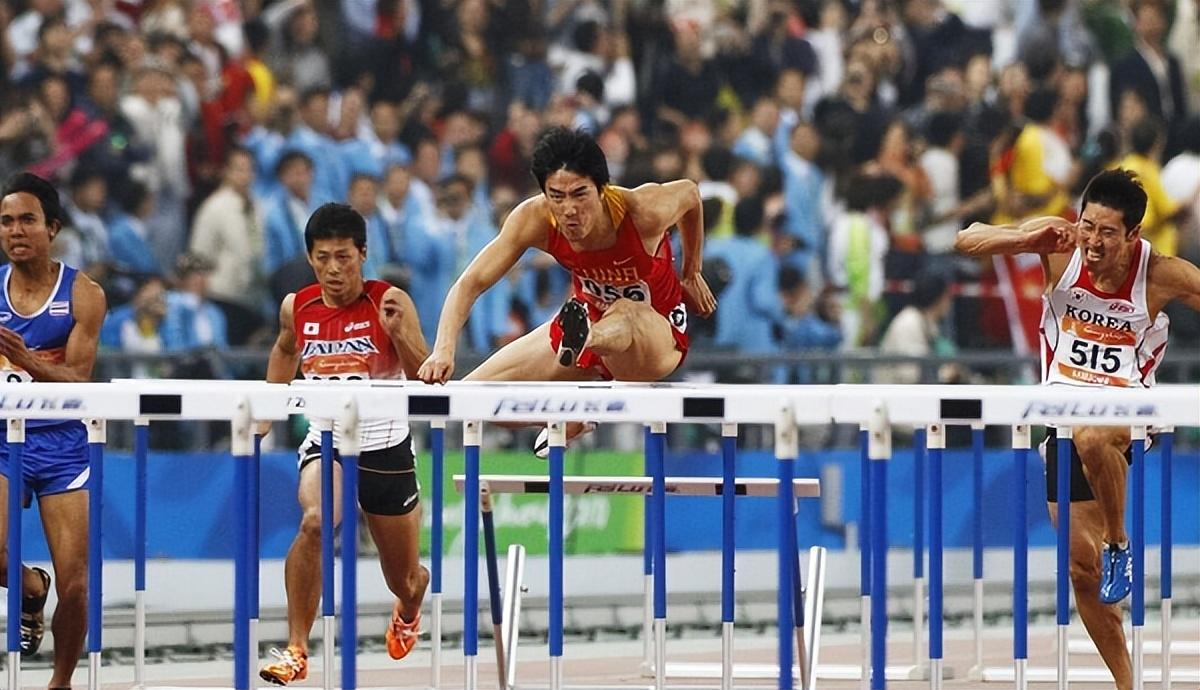 泪目!吴艳妮心疼刘翔当年被网暴:奥运冠军被骂,我只是全国冠军