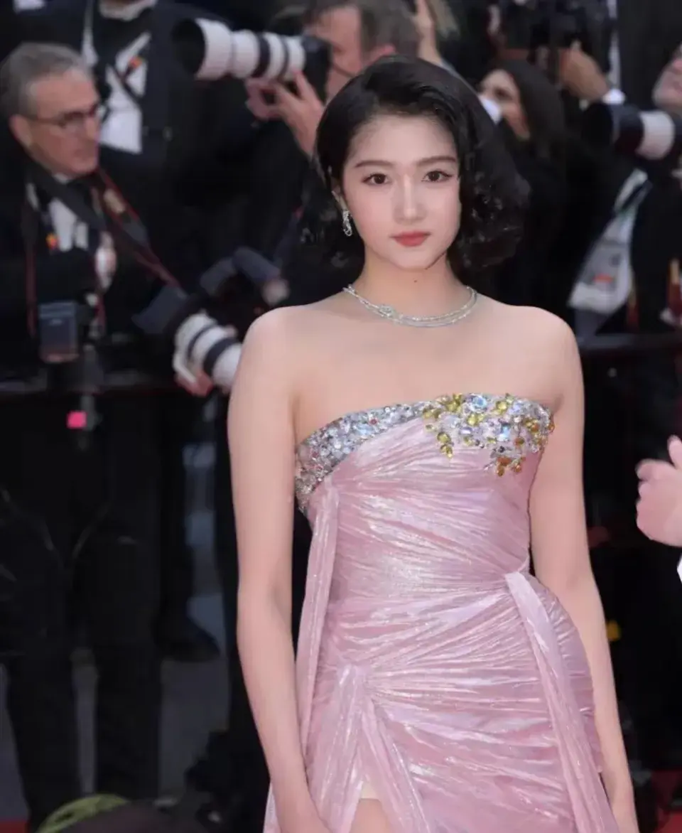 瞩目时刻!华人影星闪耀戛纳红毯,一分钟特写镜头展现绝美风采!