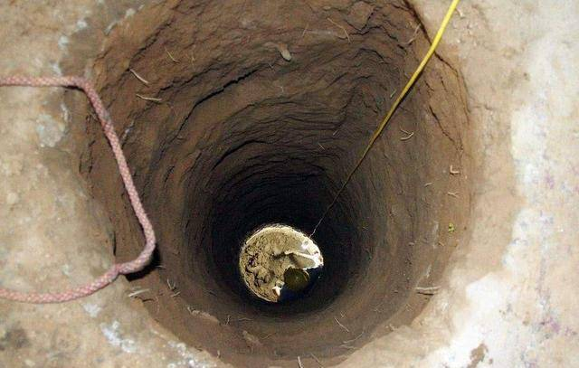 亚父范增墓发掘过程中,考古队发现一盗洞,专家看后:盗墓贼太傻