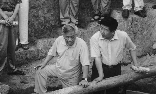 亚父范增墓发掘过程中,考古队发现一盗洞,专家看后:盗墓贼太傻